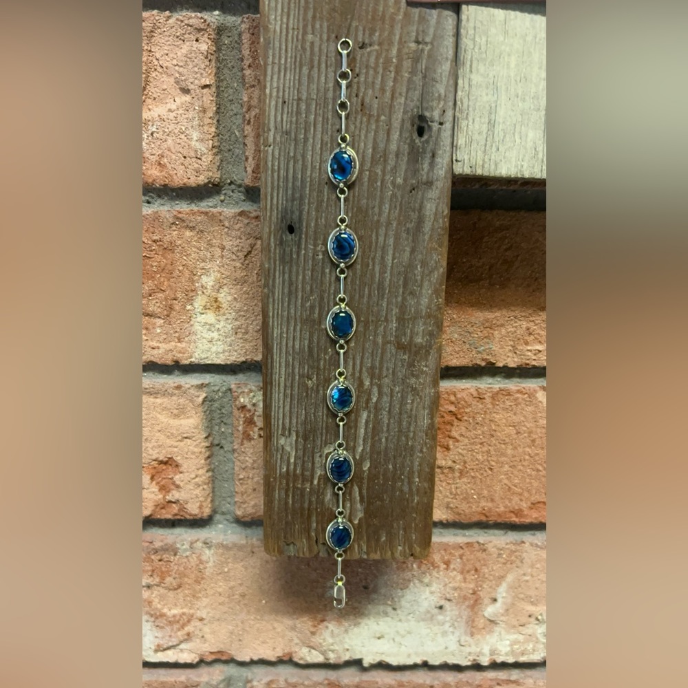 J J, Turquoise and Blue Tone Colored Glass Stones and Sterling Silver Bracelet. - Picture 10 of 13